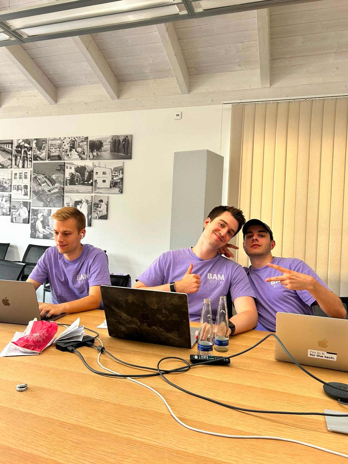 Drei Tech-Fellows entwickeln gemeinsam einen Lösungsweg.